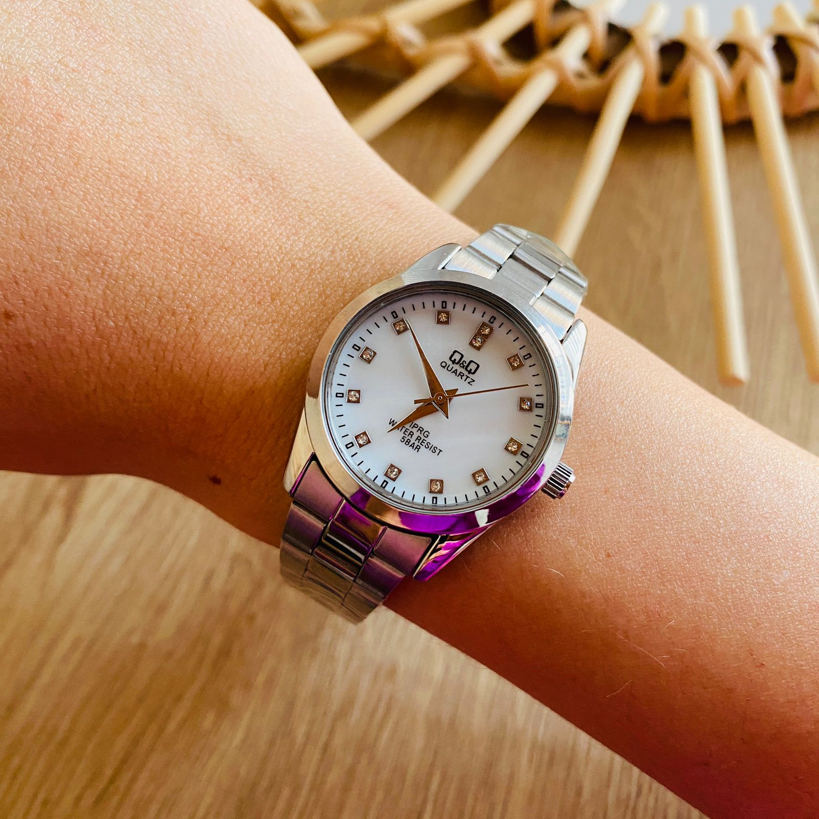 Reloj Q Q plateado Dama