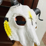Mascara chupacabras blanca