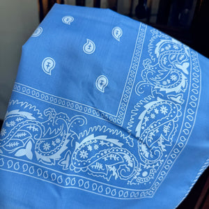 Pañoleta clásica celeste