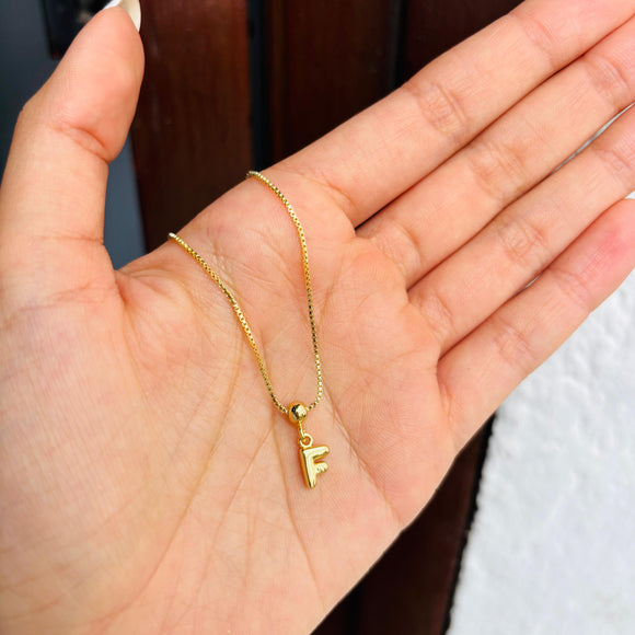 Collar Letra globo F