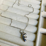 collar letra F bubble
