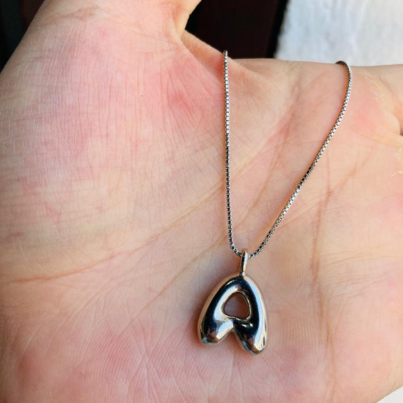 collar letra A bubble