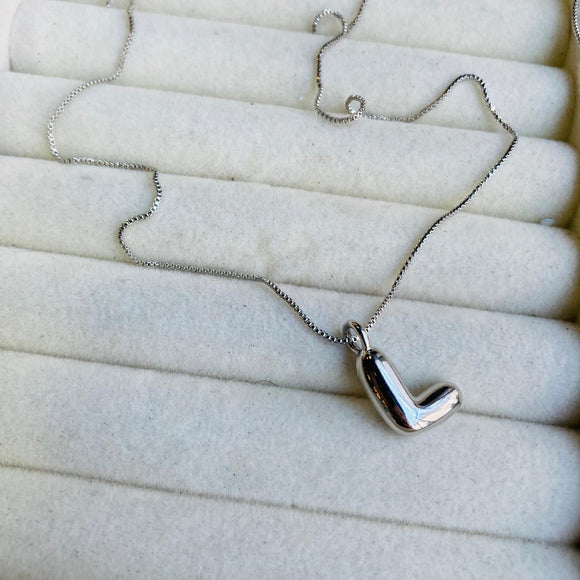 collar letra L bubble