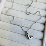 collar letra L bubble