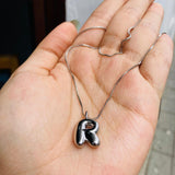 collar letra R bubble
