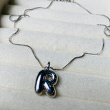 collar letra R bubble