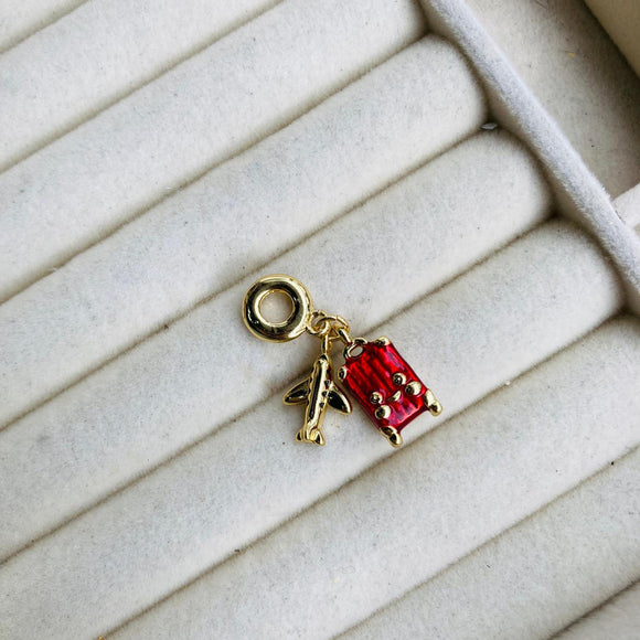 Charm Maleta Dorada