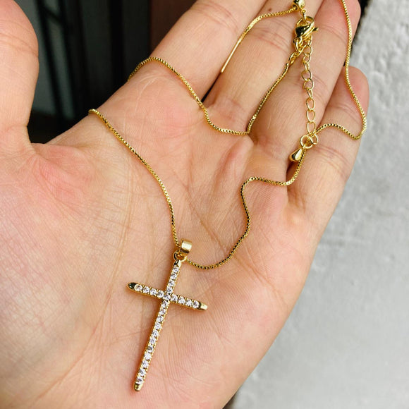 collar cruz dorada delgada
