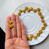 gargantilla + topos flor Dorada