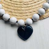Collar blanco y negro