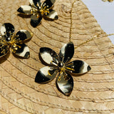 Set collar + topos maxi flor