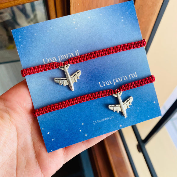 Pulsera roja x2 tejida avion