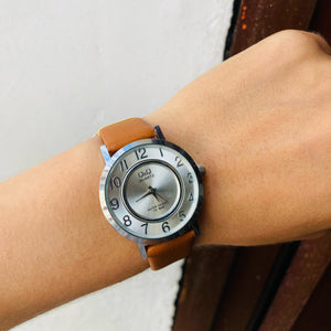 Reloj Q&Q cuero Cafe plateado