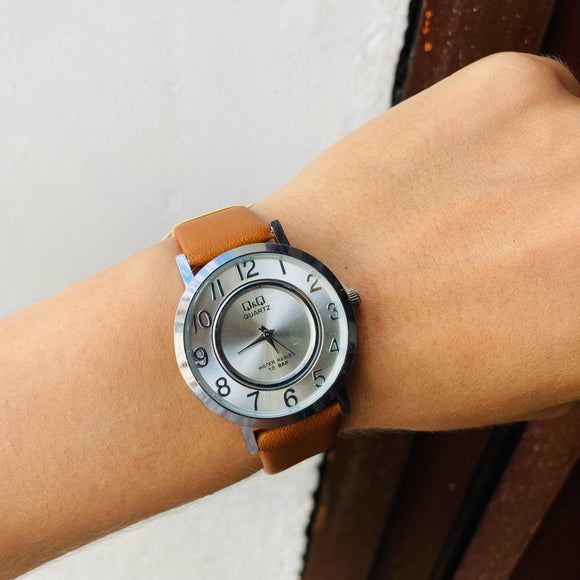 Reloj Q&Q cuero Cafe plateado