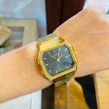 Reloj casio cuadrado dorado/negro