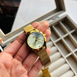 Reloj Q&Q malla Dorado